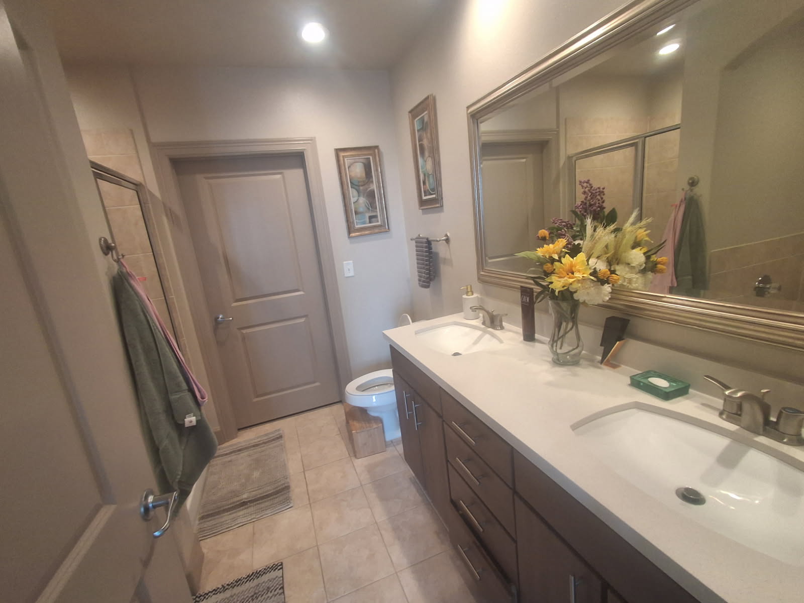 clean apartment bathroom in Houston, TX